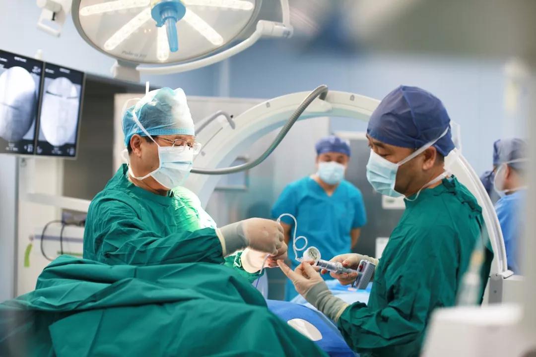 西安国际医学中心骨科医院成功治疗粉碎性胸椎骨折患者